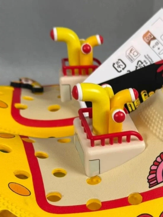 Crocs Beatles yellow submarine women size 9 men’s size 7 - Picture 4 of 7